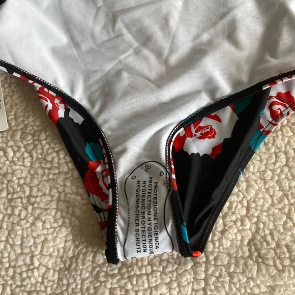 Women’s NWT Bathing Suit - Picture 4 of 4